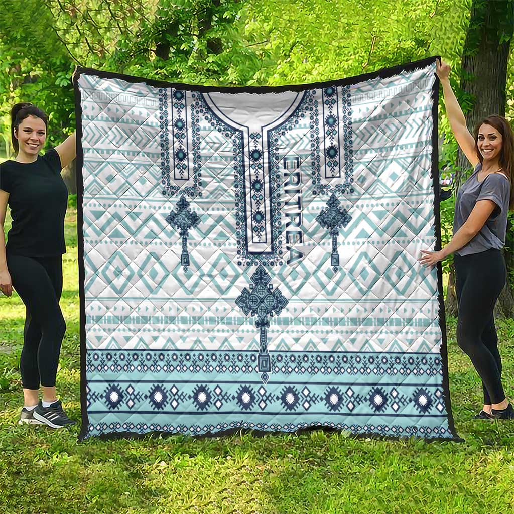 Geometric pattern quilt in white and aqua with dark blue medallion and border stripes