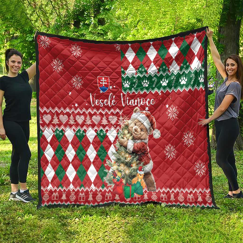 Red Christmas quilt with bear and Slovak flag, green/white argyle border pattern