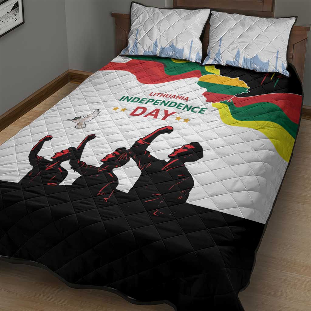 White quilt bed set with black lower section; Independence Day crest and soldiers graphic