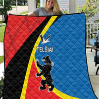 Red and blue quilt with yellow stripe, black diagonal panel, and “TELSIAI” emblem