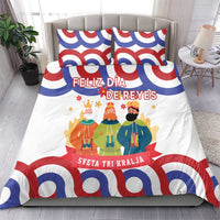 White bedding set with red and blue circle pattern and Three Kings print