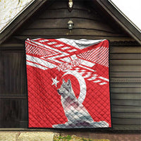 Red and white quilt with gray wolf and star circle design, checkered stripe pattern
