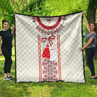 White quilt with Romanian folk dress medallion and red-and-black border, quilted diamonds