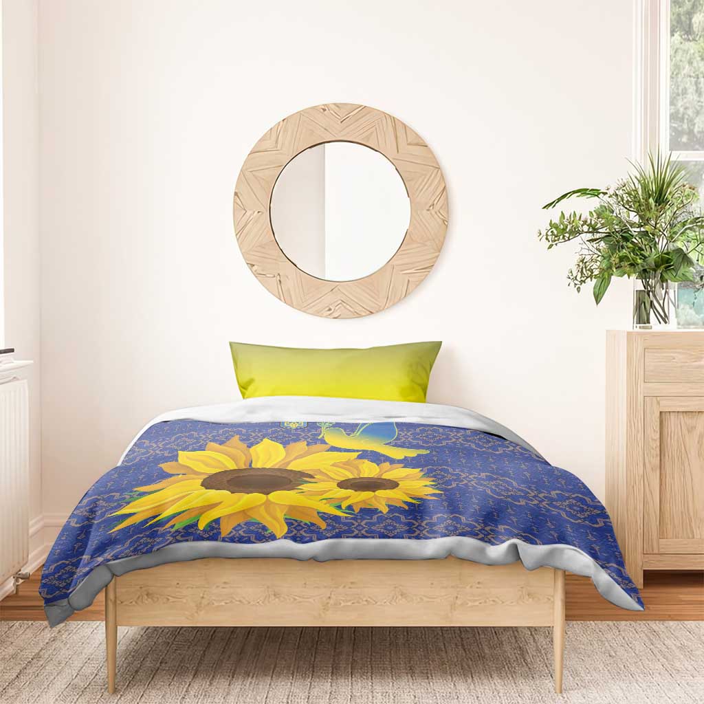Blue sunflower duvet cover with lime pillow and large yellow sunflower motif