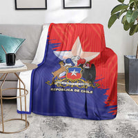Red and blue Chile coat of arms blanket draped over sofa, with emblem and text