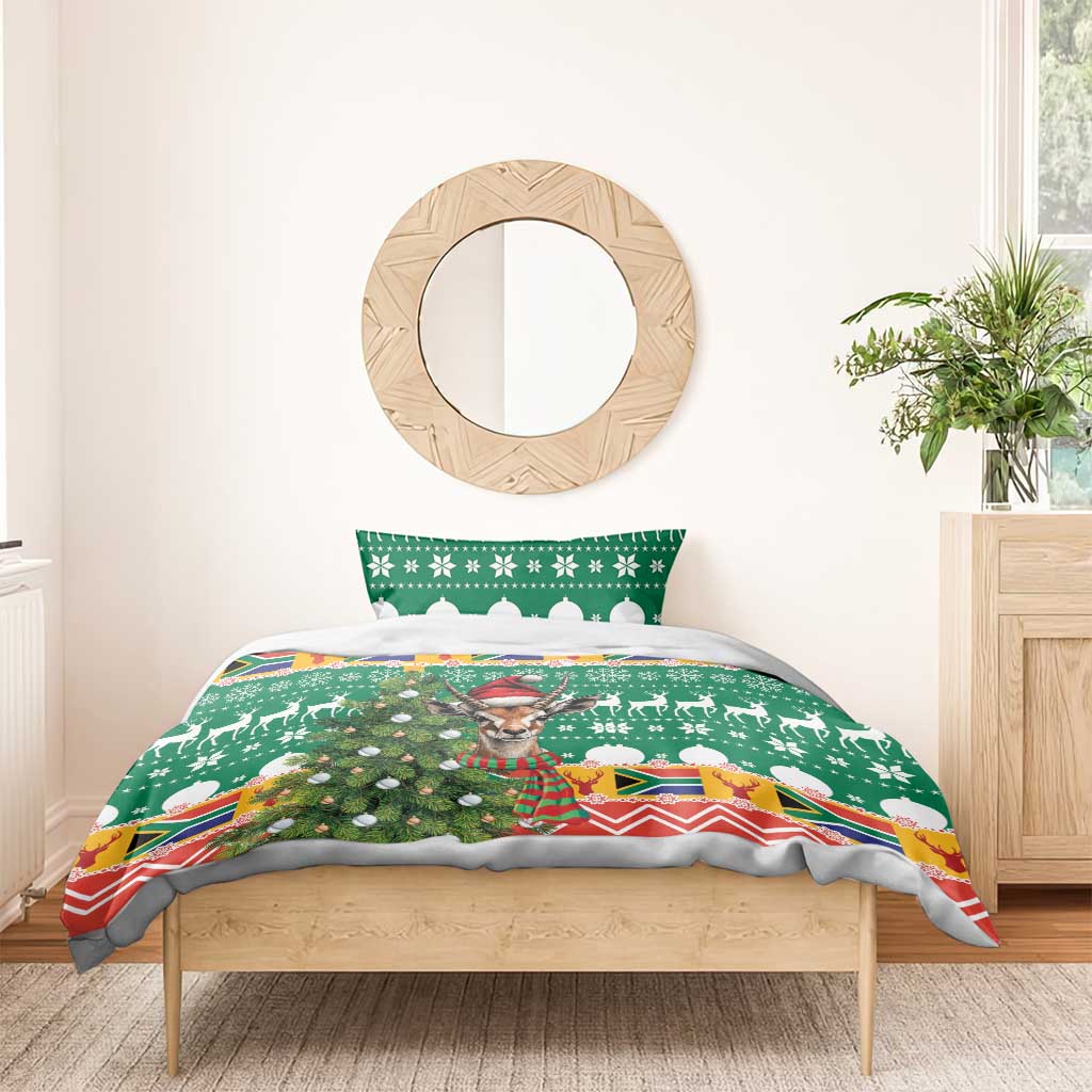 Christmas bedding set with green duvet cover and pillowcases, Springbok in red knit hat