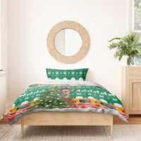 Christmas bedding set with green duvet cover and pillowcases, Springbok in red knit hat