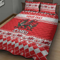 Red quilt bed set with green dragon center, CYMRU text, and plaid snowflake striping