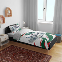Bedding set with white base and green red accents, horse rider artwork, 2 matching pillowcases