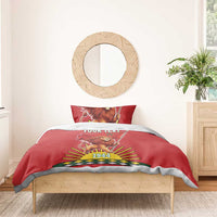 Red duvet with lion holding flag artwork, “YOUR TEXT,” and “1944” centered on bed.