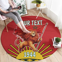 Round red rug featuring a lion with flag, 'YOUR TEXT' and '1944' centered