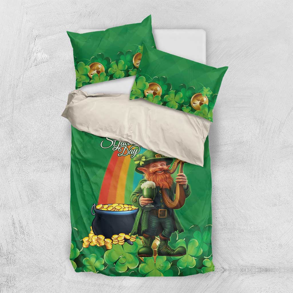 Green St Patrick’s Day comforter set with leprechaun, rainbow strip and clover print
