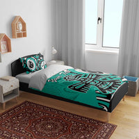 Turquoise bedding set with “Your Text,” eagle and totem pattern on duvet with pillows
