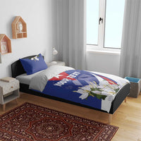Blue and white personalized duvet on bed, red star, flowers, and 'YOUR TEXT'