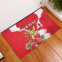 Personalized red doormat showing Luxembourg outline, gold lion crest, rose flowers, “Your Text”