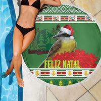 Green round beach blanket with white fringe, tropical bird wearing red hat and “FELIZ NATAL”