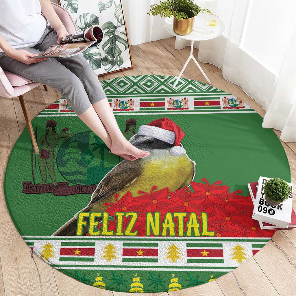 Green round Christmas rug with 'FELIZ NATAL' text, bird illustration and red flowers