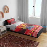 Red Christmas bedding set on bed with central condor, FELIZ NAVIDAD text, and patterned trim
