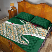 Green quilt bed set with multicolor patterned center and Arabic calligraphy, includes two pillows