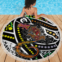 Round fringed beach blanket with multicolor lizard dot-art design and dotted accents