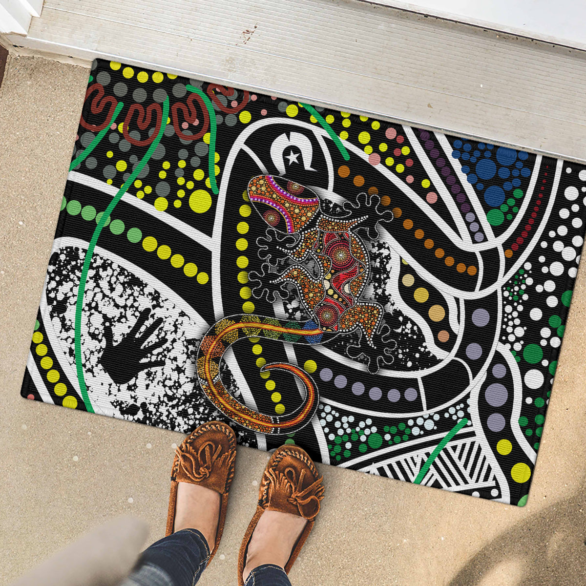 Multicolor rubber doormat with lizard dot-art center, bright green lines, and ring accents