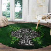 Round green rug with gray Celtic cross motif and shamrock floral ring