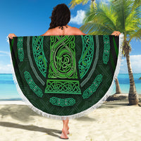 Round beach blanket held up: green Celtic circle knot design with white fringe