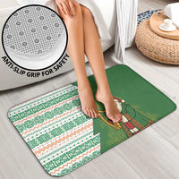 Non-slip holiday bath mat set with Santa artwork and patterned border