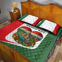 Multicolor quilt bed set with Budapest heart print, red/green panels, and two white pillows