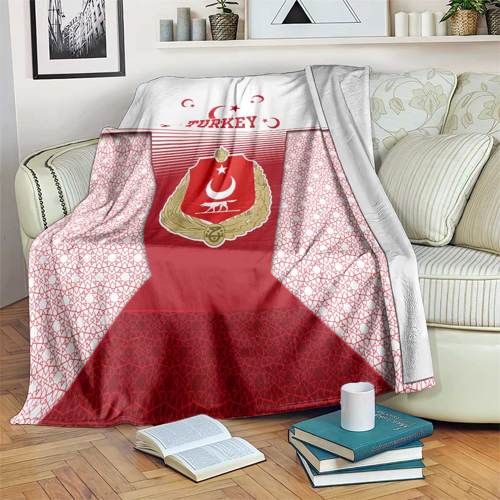 Turkey National Emblem and Cartoon Turkey Bird Blanket with Red and White Gradient Design