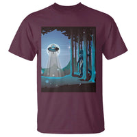 Bigfoot Hiding From Alien UFO Funny Sasquatch T Shirt