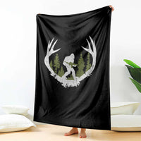 Bigfoot Gun Owner Throw Blanket Retro Deer Hunting Sasquatch Hunter Dad