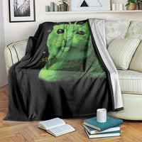 Funny Alien Cat Meme Retro Y2K Vintage Space Kitty Throw Blanket