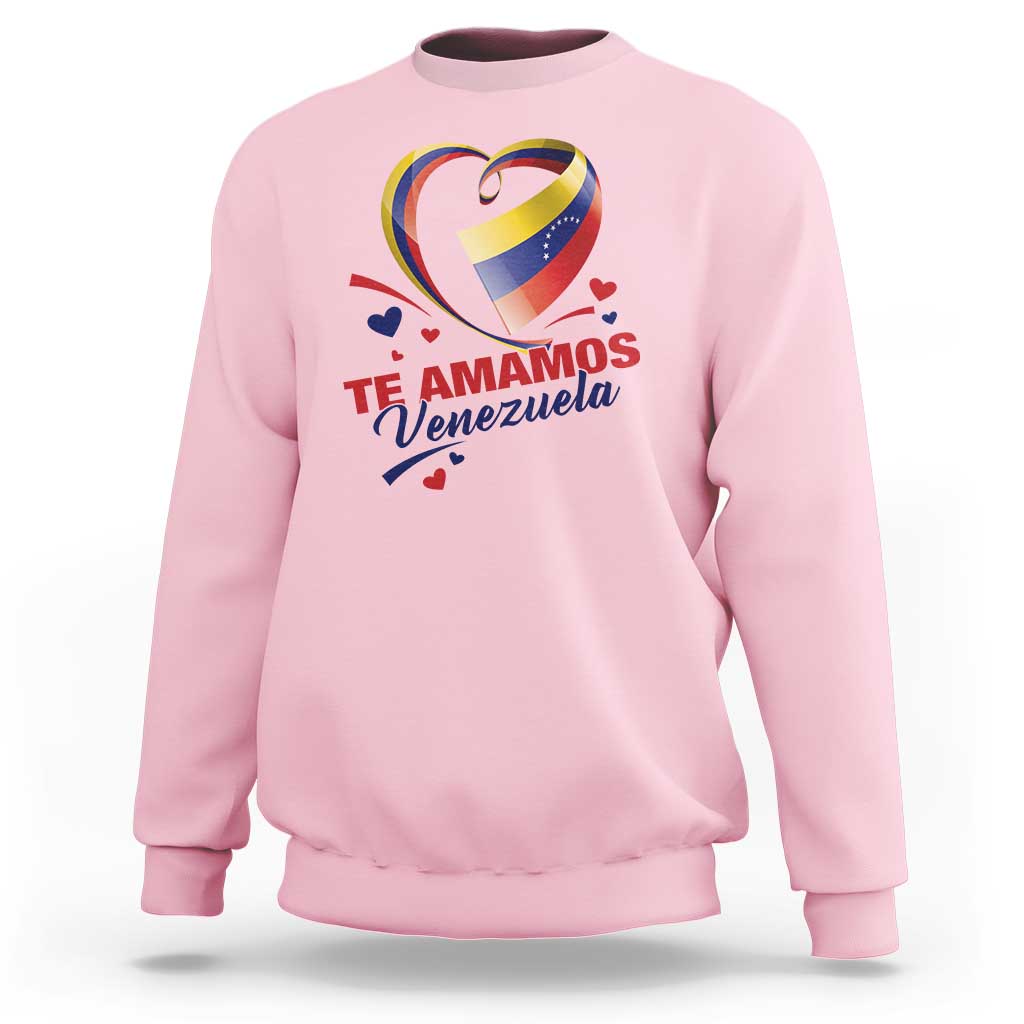 Venezuelan pride sweatshirt, light pink, front graphic with heart and “Te Amamos Venezuela” text.