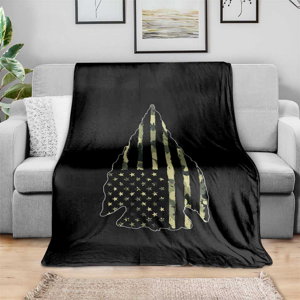 Arrowhead Hunter Vintage Camougflage USA Flag Throw Blanket