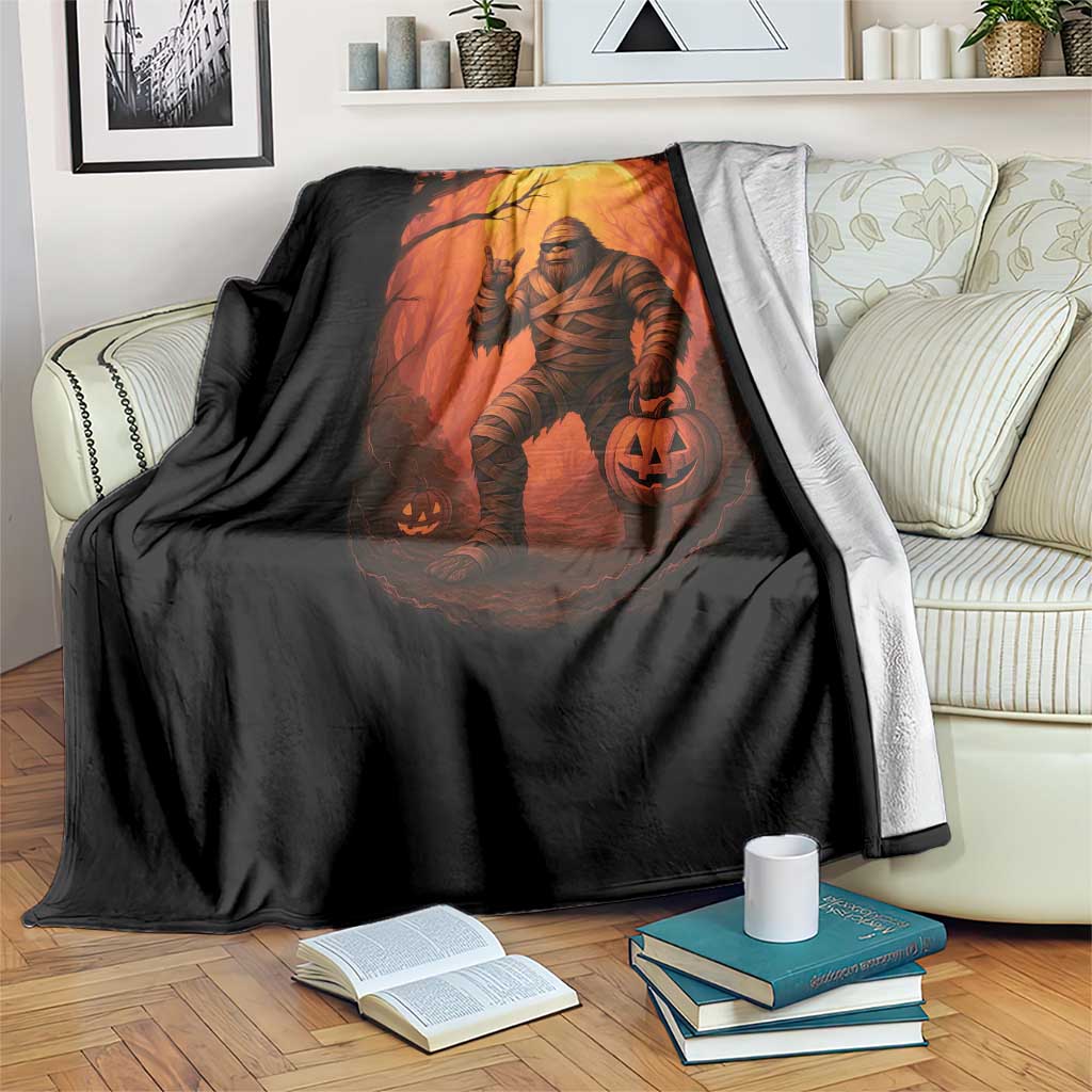Funny Halloween Bigfoot Scary Spooky Cryptid Sasquatch Throw Blanket - Wonder Print Shop