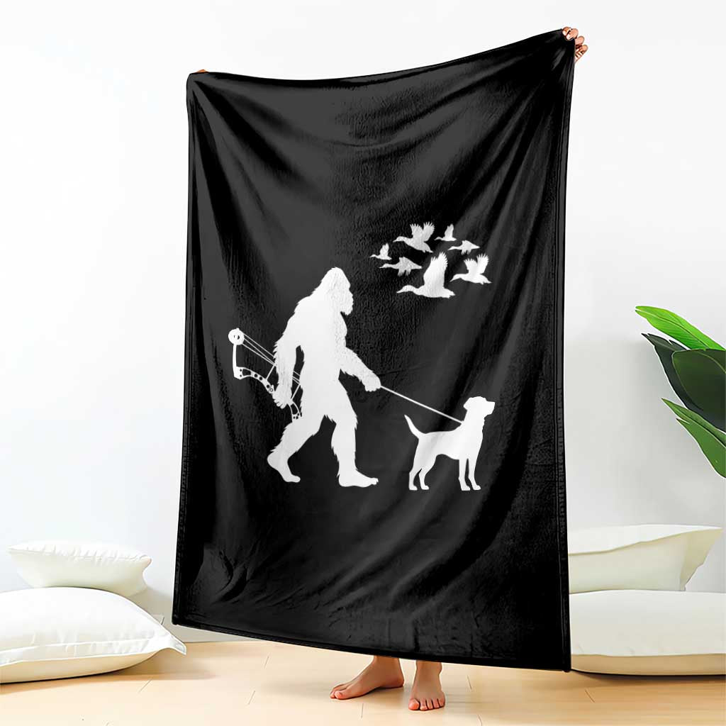 Funny Bow Hunter Throw Blanket Bigfoot Walking Labrador Hunting Dog Gift - Wonder Print Shop
