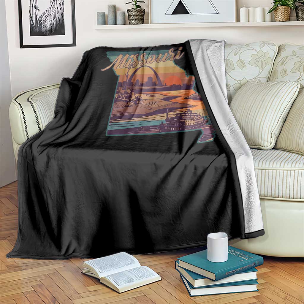 Retro Gateway Arch St Louis Missouri Map Outline Throw Blanket