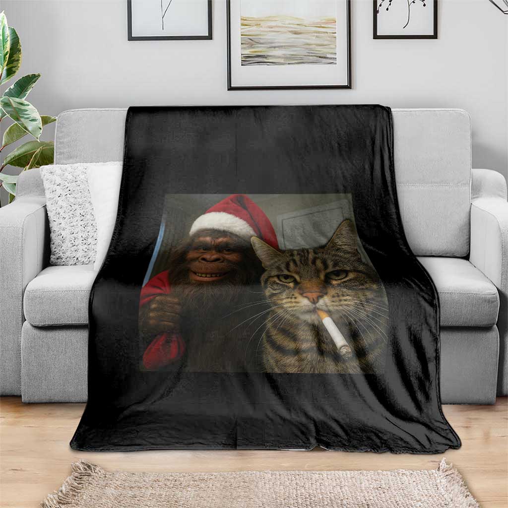 Funny Cat Selfie Bigfoot Christmas Sasquatch Throw Blanket - Wonder Print Shop