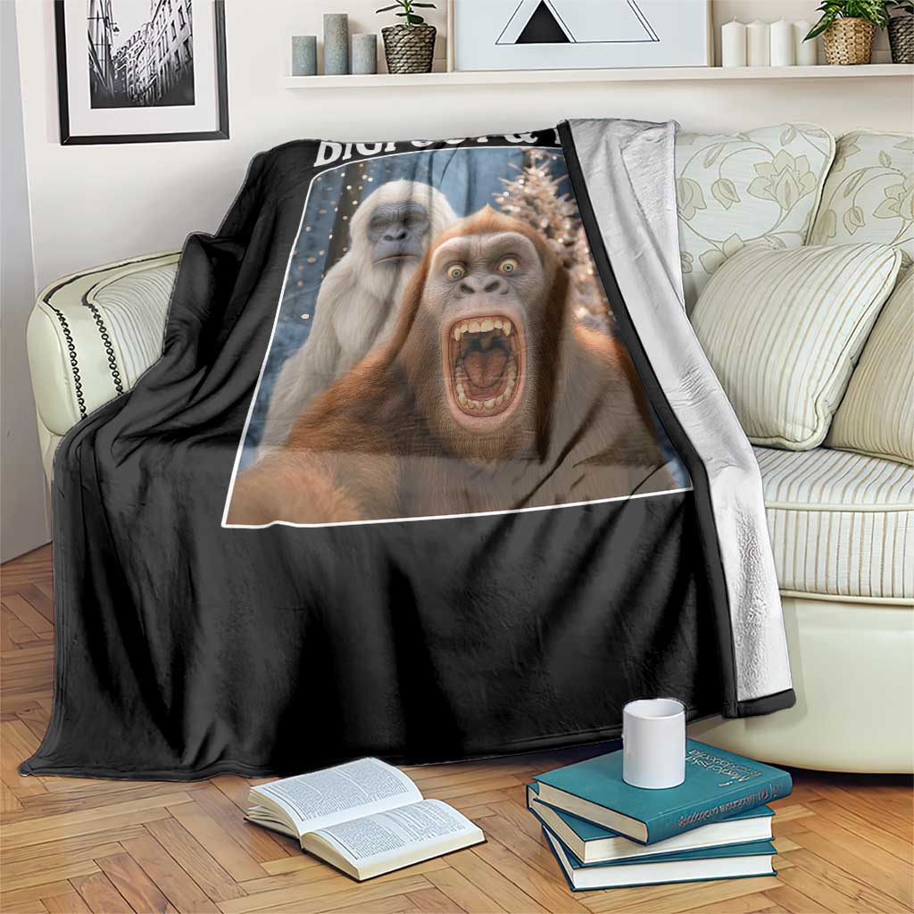 Funny Bigfoot Selfie Throw Blanket Sasquatch Yeti Christmas - Wonder Print Shop