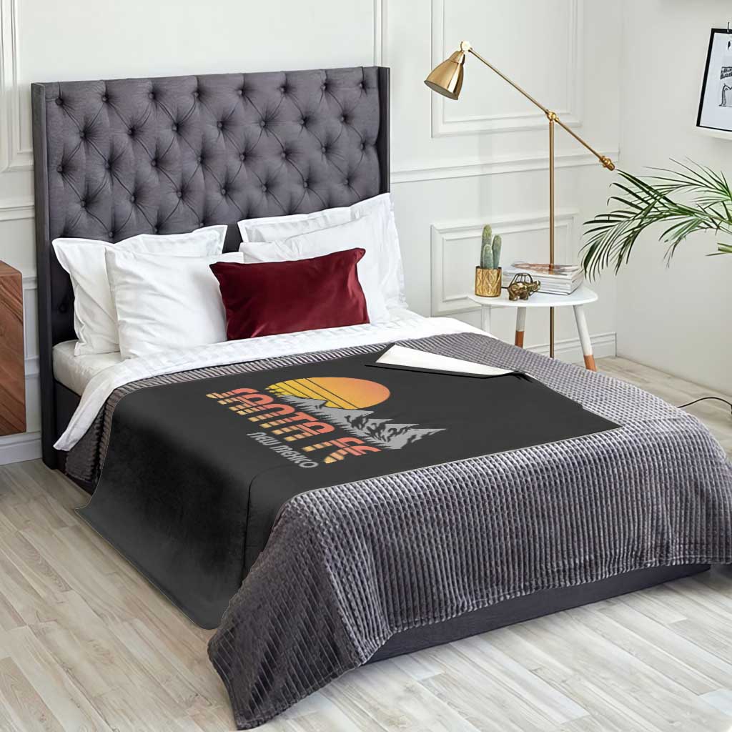 Retro Santa Fe New Mexico Mountain Southwest Throw Blanket
