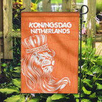 Orange Koningsdag Netherlands garden-style flag with lion emblem and “KONINGSDAG NETHERLANDS”