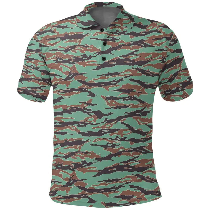 Polo senza cuciture camouflage tiger stripe, verde e marrone, davanti con 2 bottoni