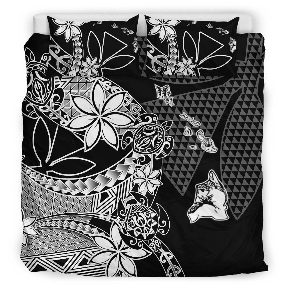 Black Hawaiian bedding set with white floral, geometric patterns; duvet cover and 2 pillowcases