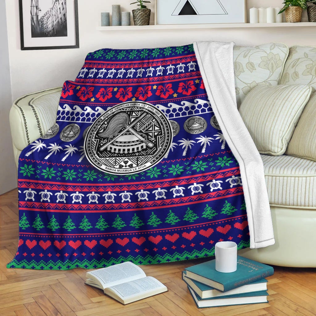 American Samoa Christmas blanket azul con sello circular y franjas festivas verdes y rojas