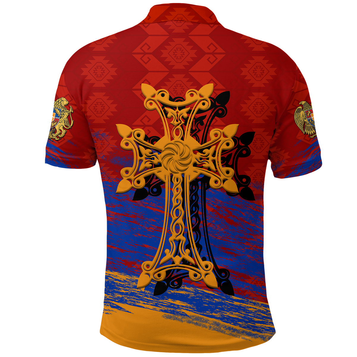 Rückansicht: rotes Polo mit goldenem Khachkar-Kreuz und blau-rot verlaufendem Muster