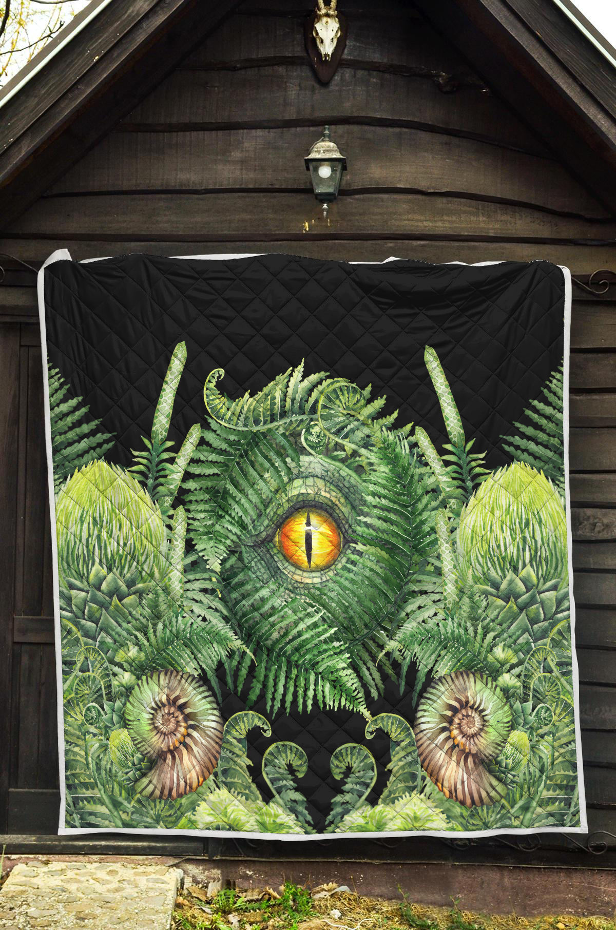 Green dinosaur eye quilt with fern leaves and seashells; black diamond quilting