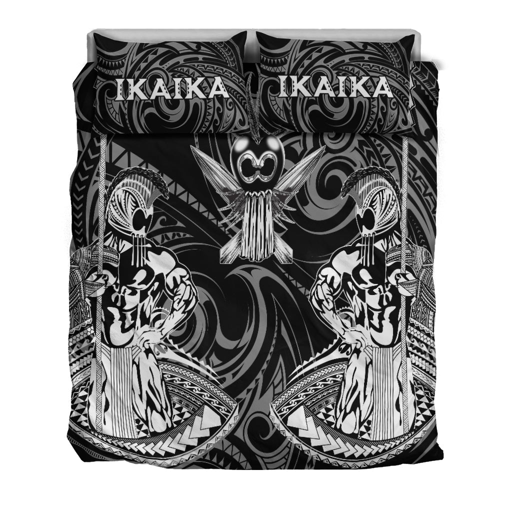 Front view of black/white duvet set with tassel emblem and two patterned pillows
