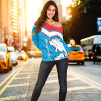 Blue off-shoulder sweater with long sleeves, red yoke, white-blue lion print