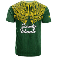 Grünes T-Shirt mit gelbem Tribal-Design und „Society Islands“ Schriftzug